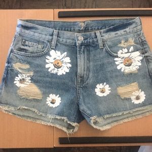 7 For All Mankind Destroy cut off shorts w Daisies